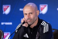 Masche, frustrado por no poder utilizar a los recién llegados. Foto: EFE Masche, frustrado por no poder utilizar a los recién llegados. Foto: EFE