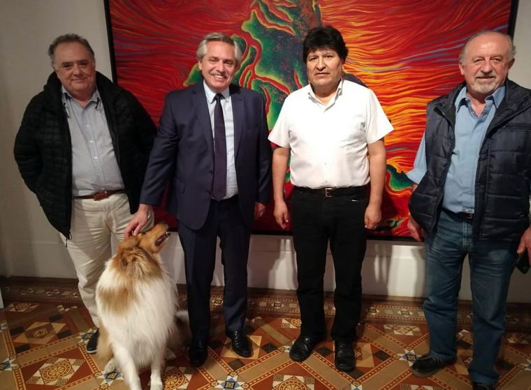 Sin barbijo ni distanciamiento, Alberto Fernández festejó con Evo Morales el triunfo del MAS en Bolivia