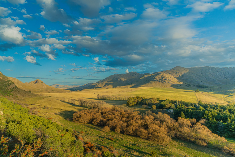 En este pueblo, la cercanía con las sierras cambia la postal habitual de Buenos Aires. En este pueblo, la cercanía con las sierras cambia la postal habitual de Buenos Aires.