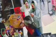 Un atacante encapuchado baleó a una empleada de un supermercado chino en La Plata Foto: NA