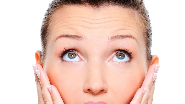 Hay dos componentes especiales para combatir arrugas y líneas de expresion.