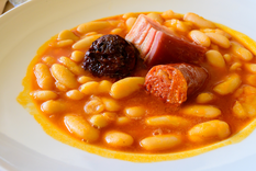 La receta tradicional se cocina siempre a fuego muy lento.