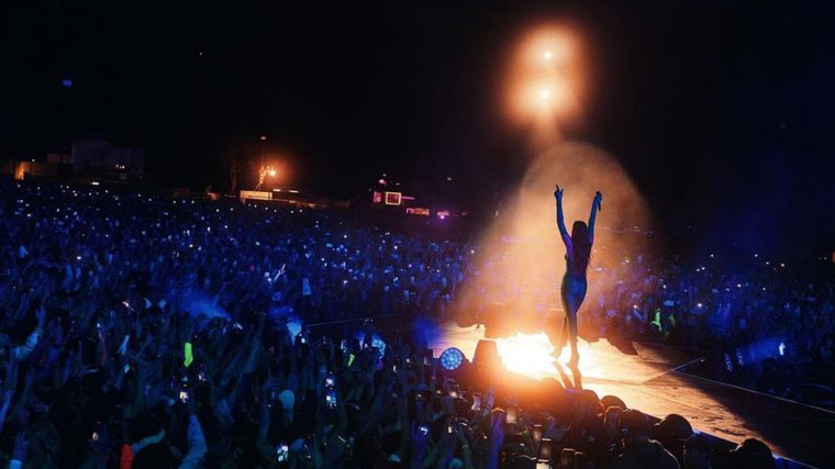 Dua Lipa en Bogotá Foto: Fuente: Imagen /  @elizabethmiiiranda