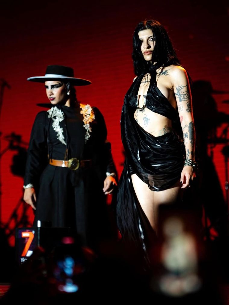 Cazzu la rompió en su primera presentación en el Festival Jesús María en Córdoba.