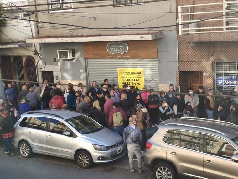 Bancos En la mañana de este viernes, los bancos se convirtieron en verdaderos focos de infección. Foto: Twitter.