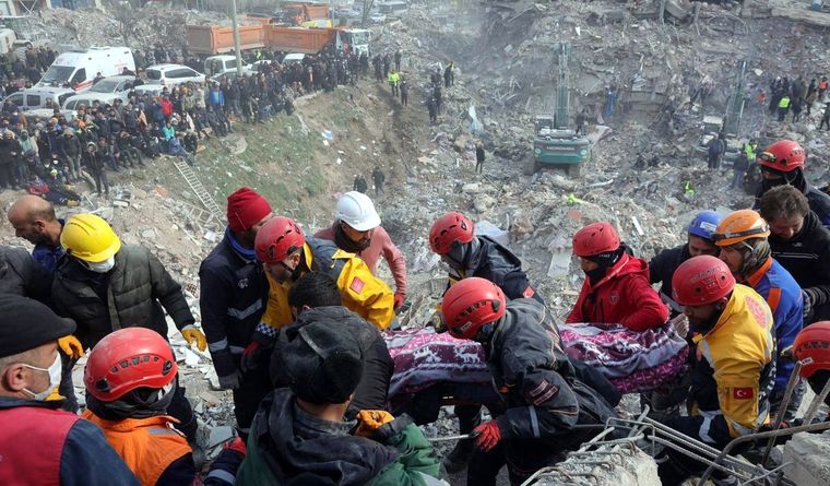 Siria sigue buscando personas vivas. Foto: Efe.