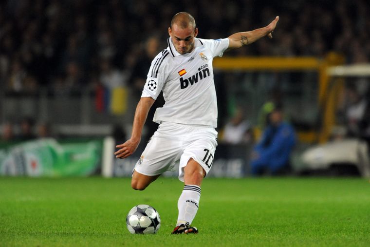 Sneijder jugó en el Real Madrid entre 2007 y 2009. Sneijder jugó en el Real Madrid entre 2007 y 2009.