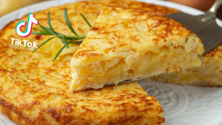La tortilla de papa es un plato de origen español y ha transcendido fronteras y generaciones