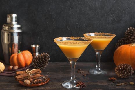 Foto: The pioneer woman - https://www.thepioneerwoman.com/food-cooking/recipes/g36893143/pumpkin-cocktails/