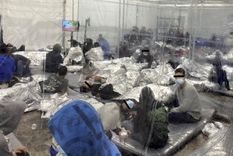 Estas imágenes han generado preocupación sobre las condiciones de los centros de detención de migrantes en la frontera con México. Foto: REUTERS