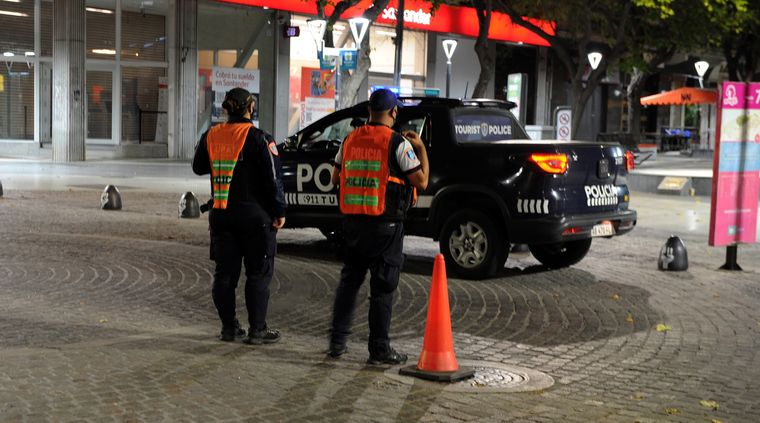 Eludieron un control policial en Ciudad. Foto: ALF PONCE MERCADO / MDZ