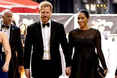 reaparecio meghan: embarazada con su hijo archie en abrazos