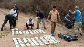 Dentro de la avioneta hallaron 136 kilos de droga y más tarde, encontraron enterrados 228 kilos más. Dentro de la avioneta hallaron 136 kilos de droga y más tarde, encontraron enterrados 228 kilos más.
