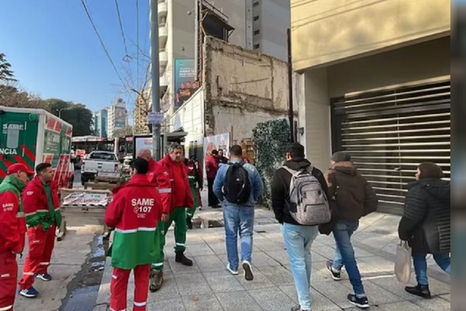 El SAME en el lugar atendiendo al herido Foto: NA