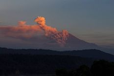 El volcán Sangay mantiene actividad constante. Foto: Foto de archivo EFE
