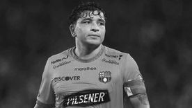 Mario Peneida, futbolista de Barcelona de Ecuador, fue víctima de un atentado en su contra y falleció. Mario Peneida, futbolista de Barcelona de Ecuador, fue víctima de un atentado en su contra y falleció.
