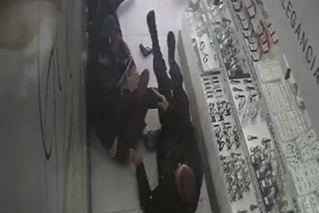 El tiroteo se produjo en medio de un intento de robo a una joyería de Laferrere. El tiroteo se produjo en medio de un intento de robo a una joyería de Laferrere.