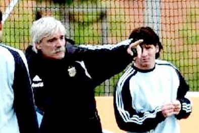 MDZol | Gerardo Salorio dando indicaciones. Foto: Archivo