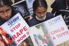En India, las niñas y mujeres viven a diario el horror ante la falta de derechos básicos. Foto Efe