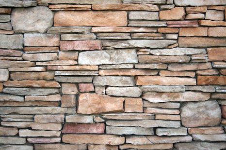 La piedra natural mantiene su atractivo durante décadas. La piedra natural mantiene su atractivo durante décadas.