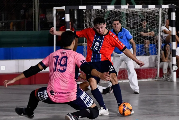 Gran empate en el Lago entre Independiente Rivadavia y Regatas.