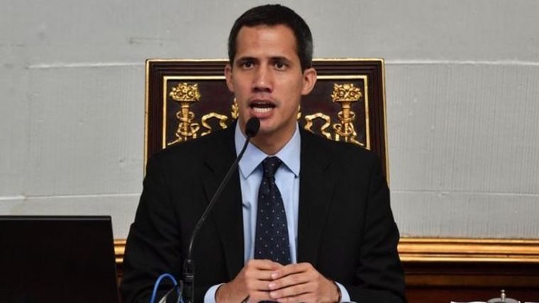 El gobierno de Su Majestad reconoce a Guaidó en calidad de presidente constitucional interino de Venezuela y, en consecuencia, no reconoce a Maduro, dijo el juez Nigel Teare. Foto: BBC Mundo