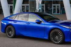 Toyota presentó sus autos a hidrógeno&nbsp;
