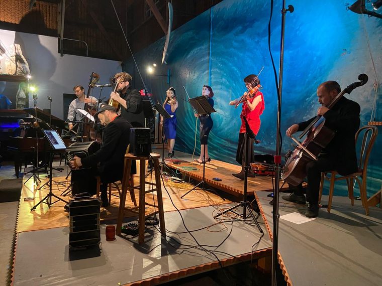 Laureano y la orquesta de tango en California. Laureano y la orquesta de tango en California.