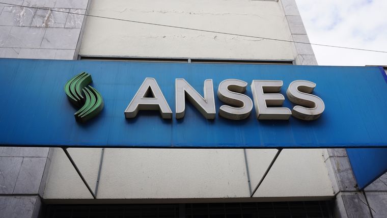 Anses continúa con los pagos de enero, incluyendo el bono de $70.000 y asignaciones con aumento para beneficiarios. Foto: Rodrigo DAngelo / MDZ