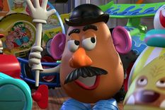 senor cara de papa ya no es senor: hasbro lo lleva al genero neutro