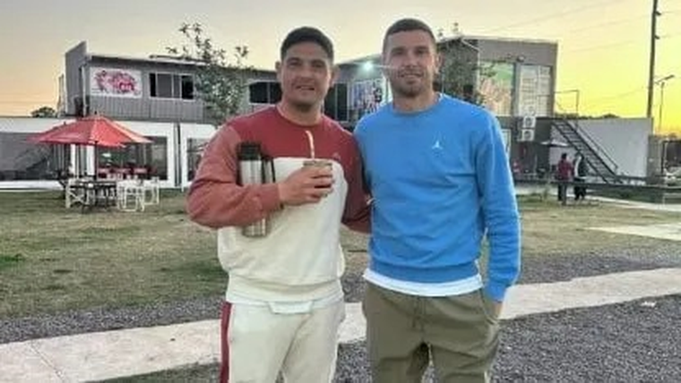 Maravilla Martínez y Maxi Salas se juntaron en el predio de Campana. Maravilla Martínez y Maxi Salas se juntaron en el predio de Campana.