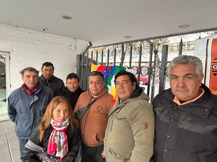 Los referentes de las comunidades huarpes se reunieron con legisladores para frenar el tratamiento del proyecto de ley que pretende derogar la 6920 Los referentes de las comunidades huarpes se reunieron con legisladores para frenar el tratamiento del proyecto de ley que pretende derogar la 6920