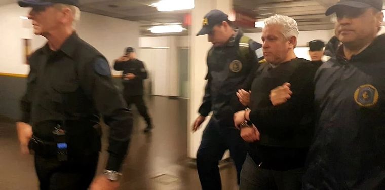 Presionado En el testimonio, Gutiérrez afirma que lo apretaban para que declarara como arrepentido.