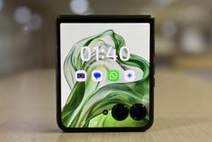 El Motorola Razr+ 2025 se destaca por su pantalla externa de 4 pulgadas.