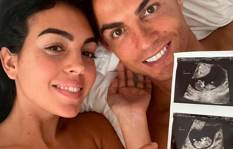 Cristiano Ronaldo y Georgina Rodríguez, cuando anunciaron en octubre de 2021 el embarazo de gemelos.