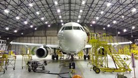 Aseguran que la inacción oficial amenaza con romper la cadena de producción aeronáutica en la Fábrica Argentina de Aviones (FAdeA) y hacer caer una oportunidad de exportación con México.