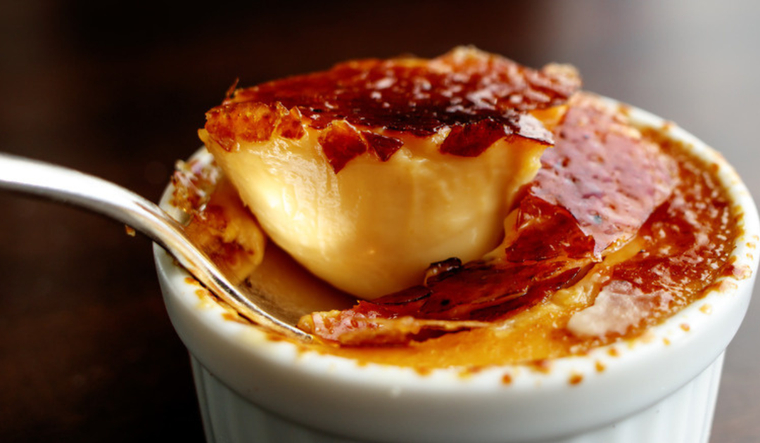Crema catalana: receta tradicional paso a paso Foto: Shutterstock