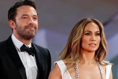 Jennifer Lopez presume los abdominales de Ben Affleck y causa una revolución Jennifer Lopez y Ben Affleck celebraron dos fabulosas bodas el año pasado. Foto: Archivo