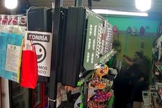 El comerciante se defendió con gas pimienta Foto: Captura de video El comerciante se defendió con gas pimienta Foto: Captura de video