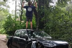 Manuel Viu debió ser rescatado por los bomberos de Villa General Belgrano luego de ser arrastrado por la crecida del arroyo con su camioneta Foto: Instagram @manuviu01