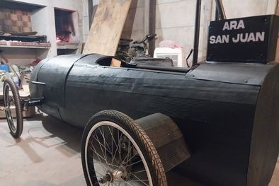 MDZol | Los alumnos que hicieron el auto cursan cerca de la Base Naval de Mar del Plata Foto: Gentileza Lucas Muollo