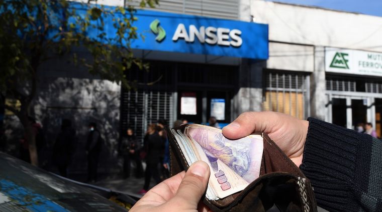 Anses continúa con el calendario de pagos de abril Foto: ALF PONCE MERCADO / MDZ