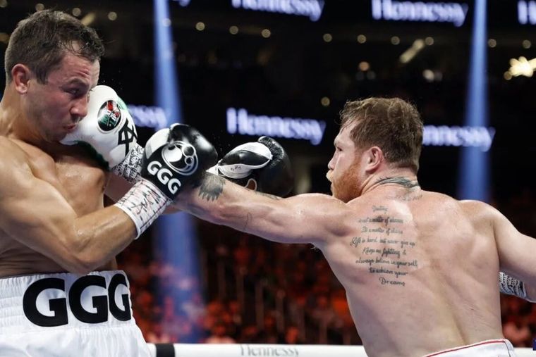 Canelo vapuleó a Golovkin en Las Vegas.