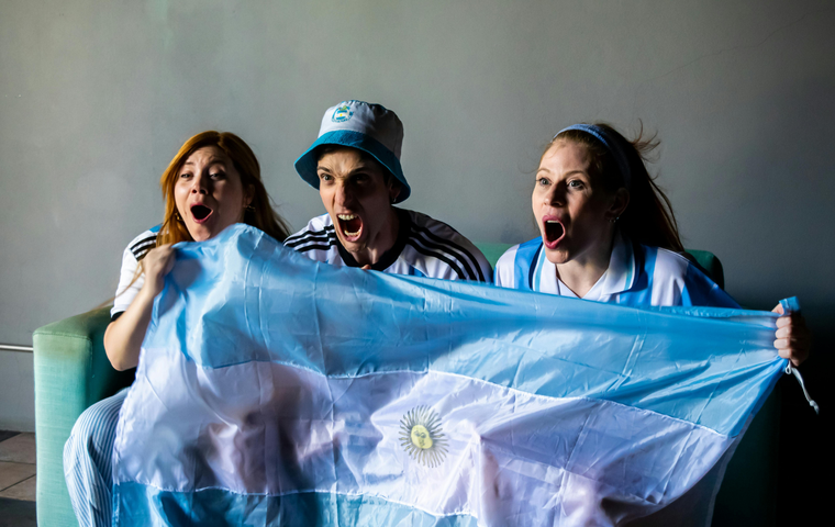 La lista incluye caretas de Messi, pelucas celestes y blancas, globos, banderas y pintura facial. La lista incluye caretas de Messi, pelucas celestes y blancas, globos, banderas y pintura facial.