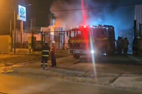 El incendio se registró en una empresa agroquímica Foto: Captura de video