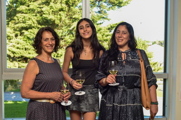 Samiah, Kala y Alina. Samiah, Kala y Alina.