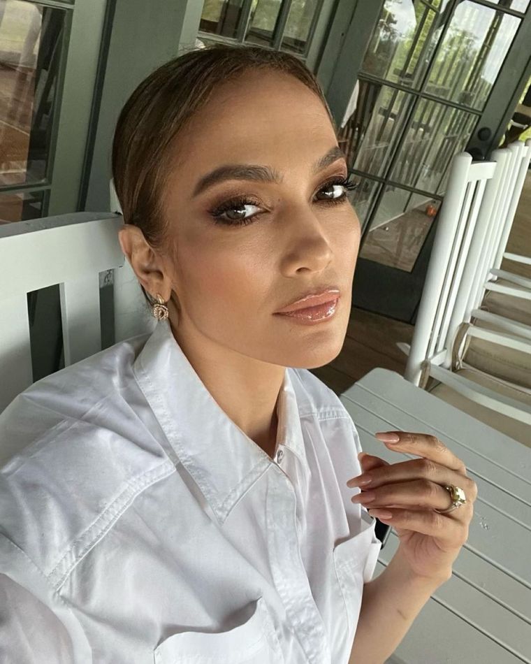Usa de inspiración estos looks de Jennifer Lopez para tus próximos eventos Foto: Instagram