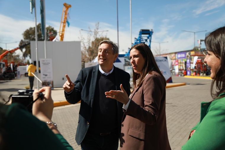 Emir Félix y Marisa Uceda recorrieron los stands de la Expo y Foro Industrial 2025 en Mendoza. 