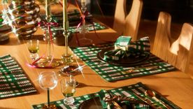 El vidrio y cristal pueden realzar la elegancia del espacio durante la Navidad. Créditos: Lulu y Georgia. El vidrio y cristal pueden realzar la elegancia del espacio durante la Navidad. Créditos: Lulu y Georgia.