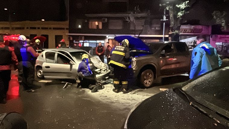 Impactante choque en Chacarita en una madrugada plagada de accidentes.